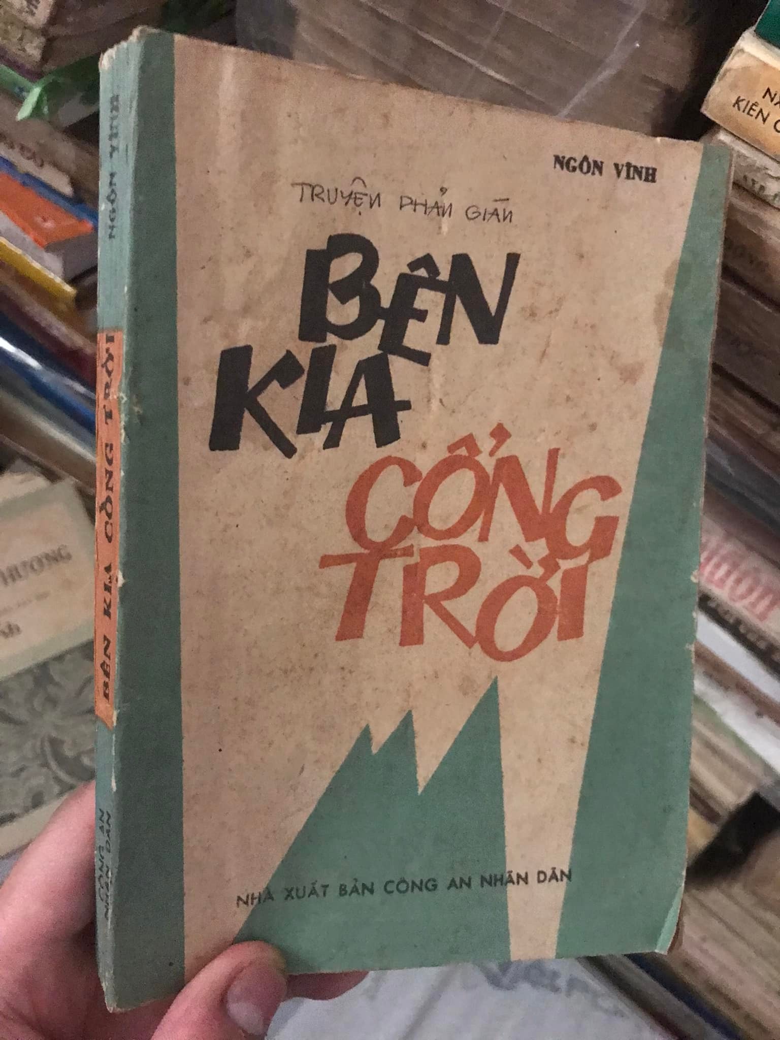 ben kia cong troi